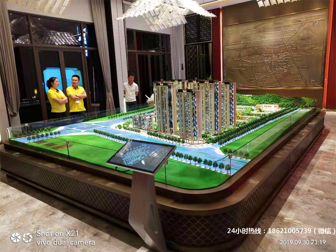 上海模型公司设计广东多地暴雨沙盘模型，还原积水没脖行人推车前行的真实场景